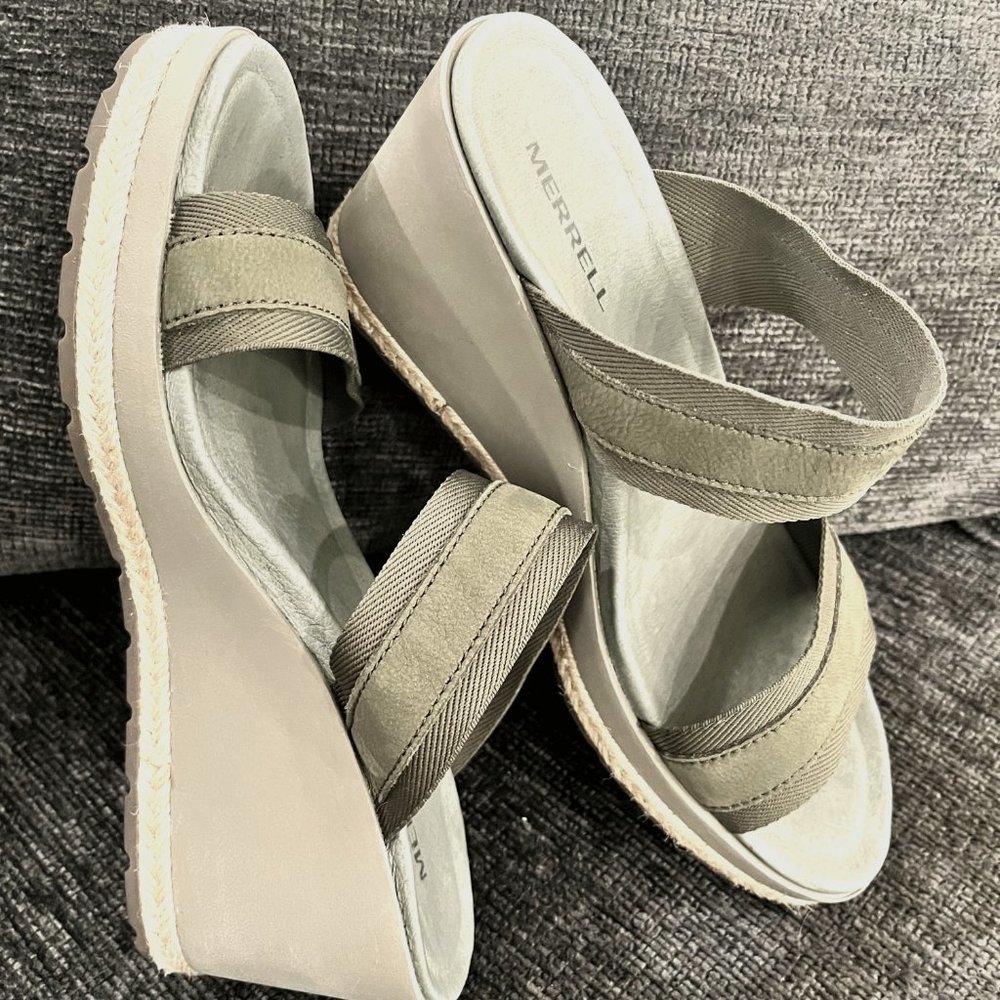 Merrell Strappy Wedge, Womens Size 7, Color:  Khaki